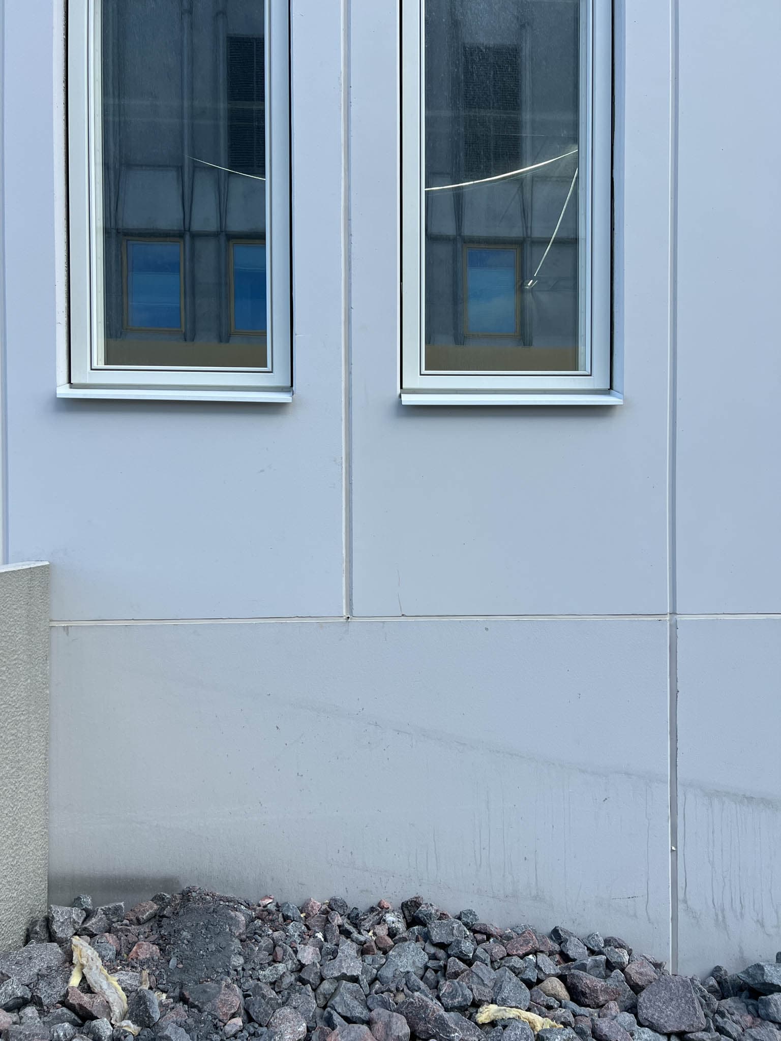 Dörr- och fönsterfogning - tätning mot drag och värmeläckage